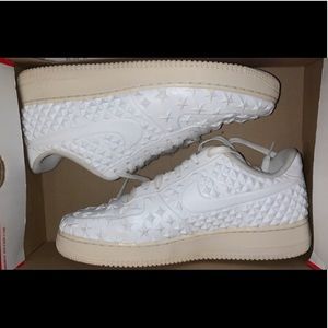 White Nike Air Force 1